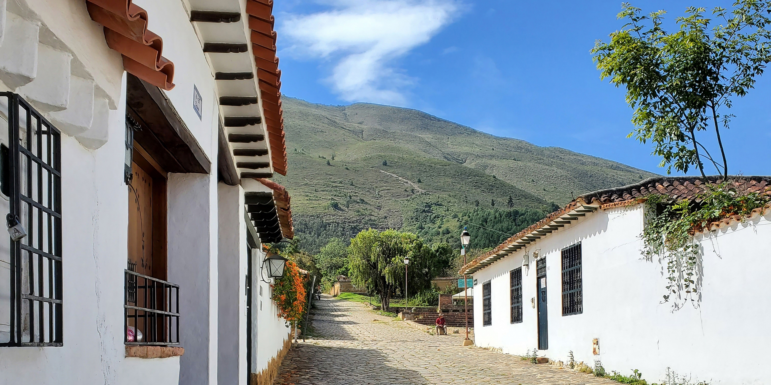 'Callejuela Colonial' by Beatriz Botero