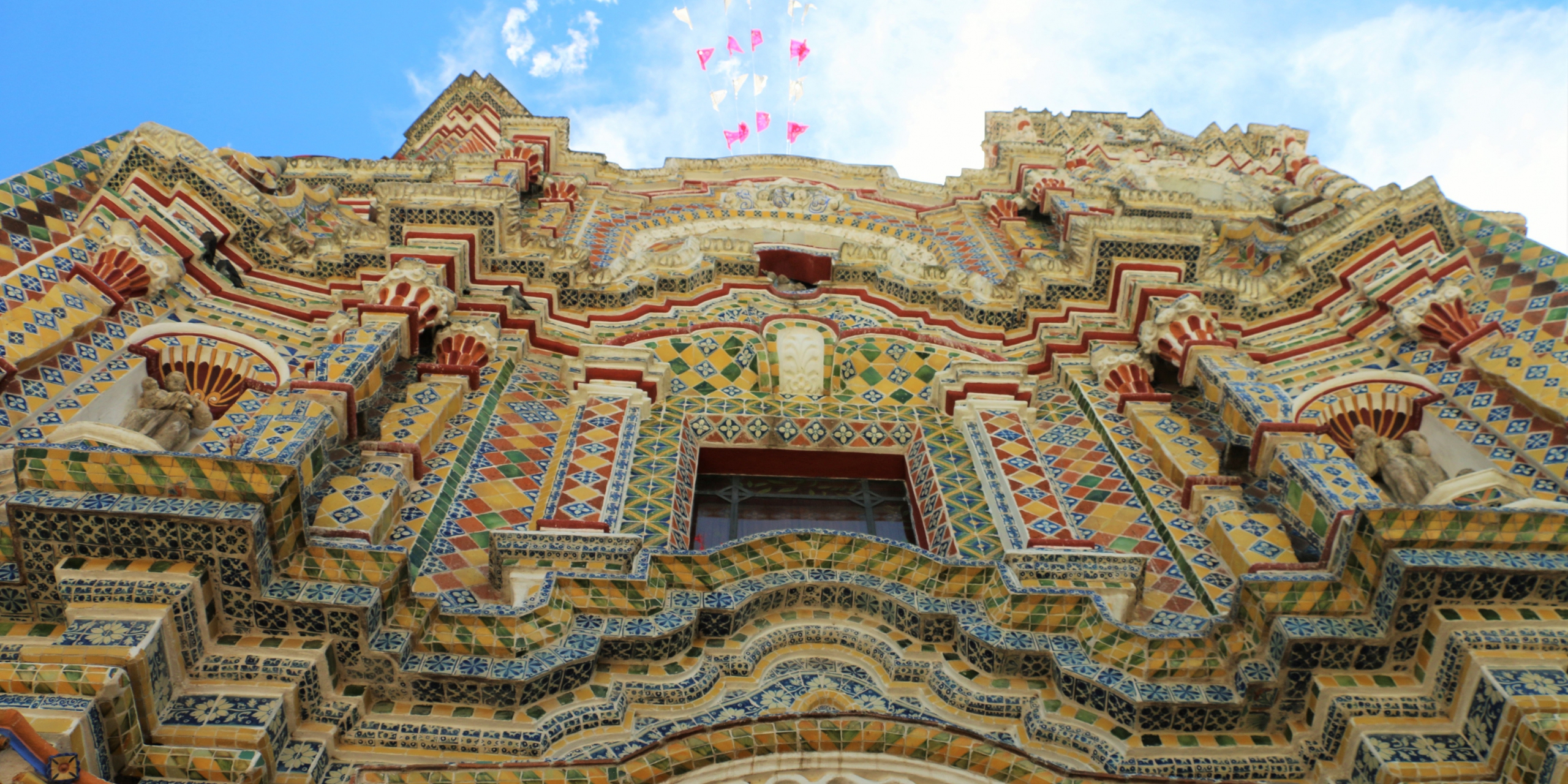 'Colores barrocos y poblanos' by Larisa Viridiana Lara-Guerrero Fachada de mosaicos de talavera y ladrillo rojo del Templo de San Francisco Acatepec.