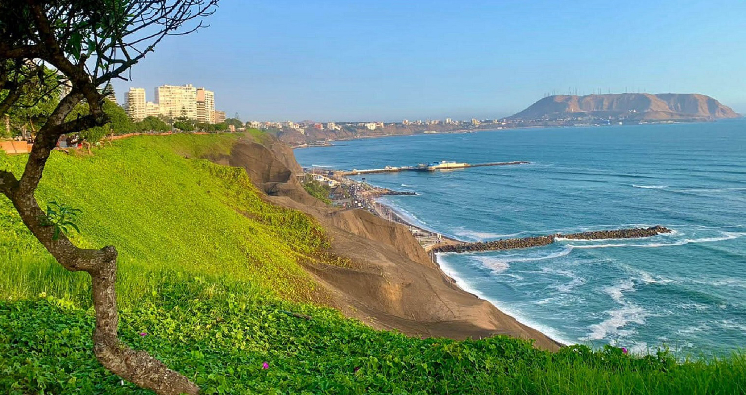 'Vista del Pacífico desde el mirador' by Gabriela Dongo Arévalo